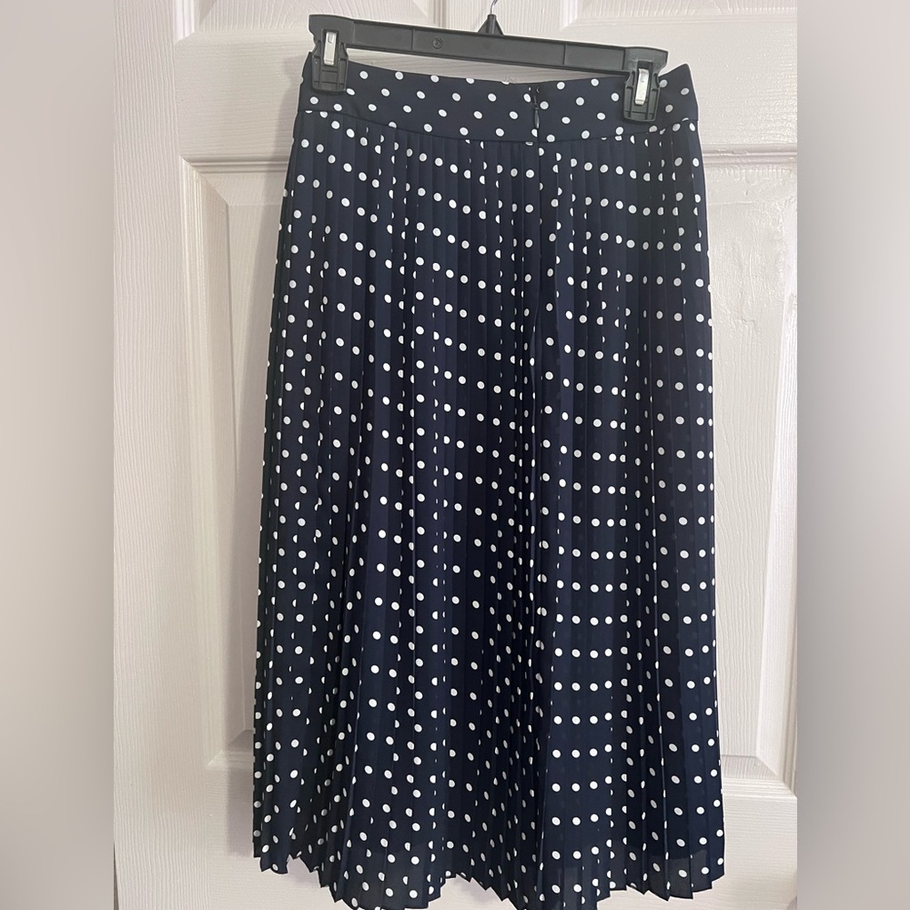 J Crew Navy Blue with White Polka Dots Pleated Midi Skirt. Size 00.